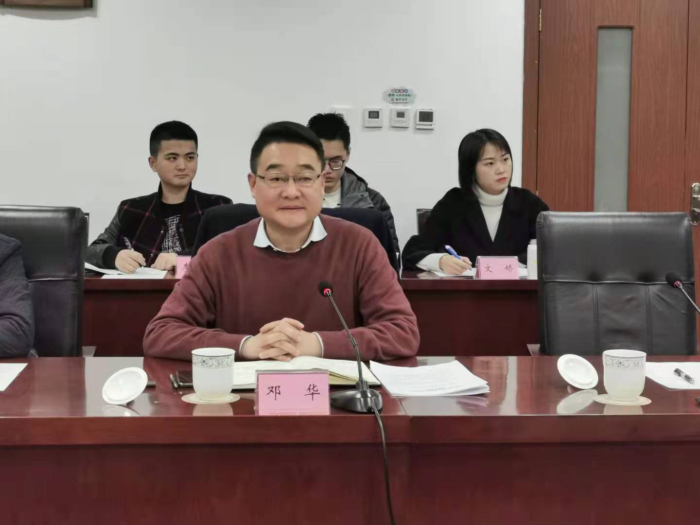 “省、市、縣三級(jí)聯(lián)動(dòng)，多方齊力推動(dòng)達(dá)州苧麻產(chǎn)業(yè)發(fā)展”。
