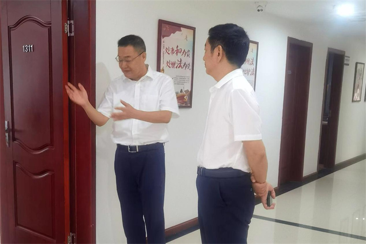 省供銷社黨組成員、機(jī)關(guān)黨委書記李先明帶隊(duì)檢查指導(dǎo)棉麻集團(tuán)安全生產(chǎn)工作