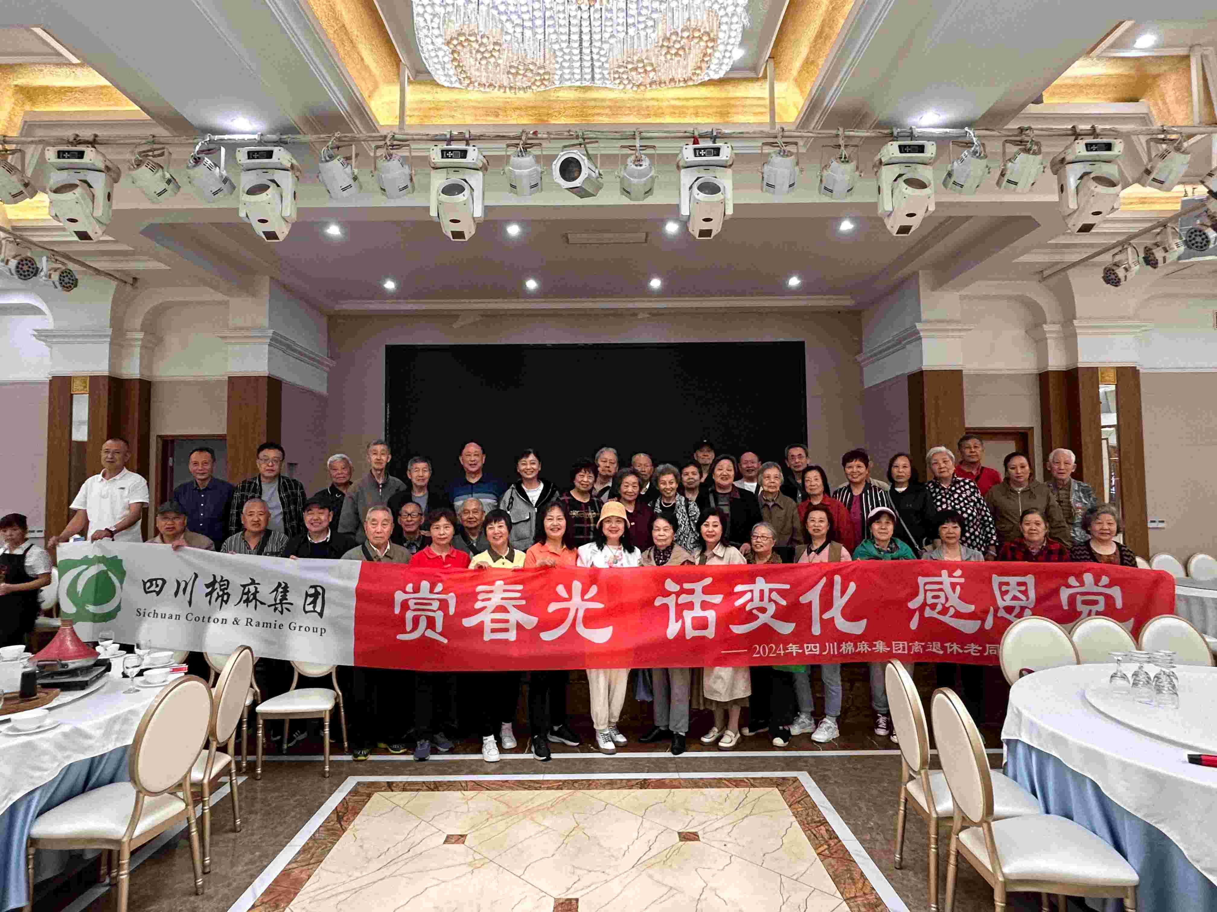 集團公司組織老同志開展“賞春光、話變化、感黨恩”戶外踏青活動